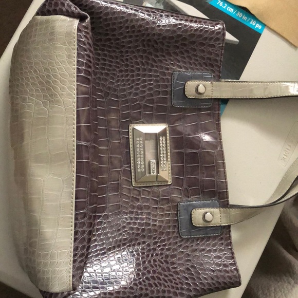 Guess - Picture 11 of 16